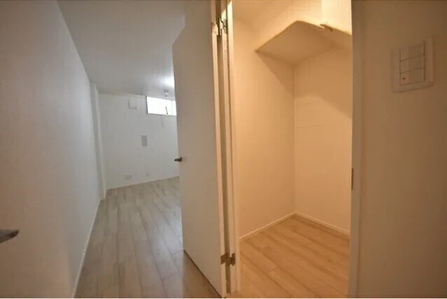 El Faro Hiroo - Interior - ["Building", "Wood", "Floor"]