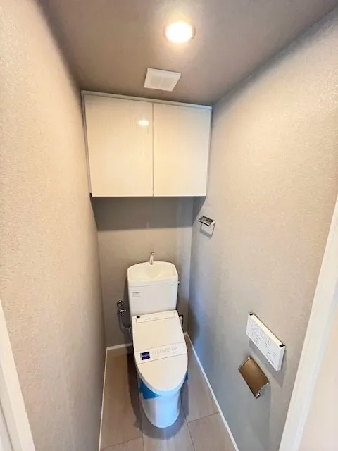 RESIDIA Tower Kami-Ikebukuro (Park Building) - Interior - ["Toilet seat", "Toilet", "Plumbing fixture"]