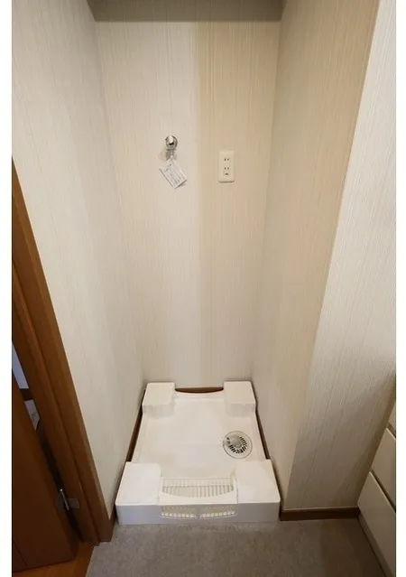 Rivere Ikebukuro - Interior - ["Wood", "Flooring", "Hardwood"]