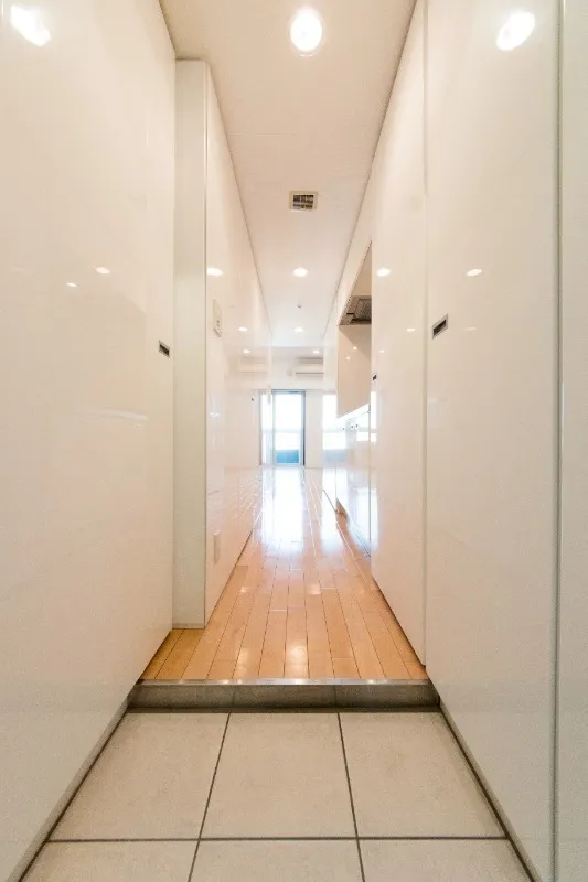 Castalia Otsuka - Interior - ["Building", "Fixture", "Tile flooring"]