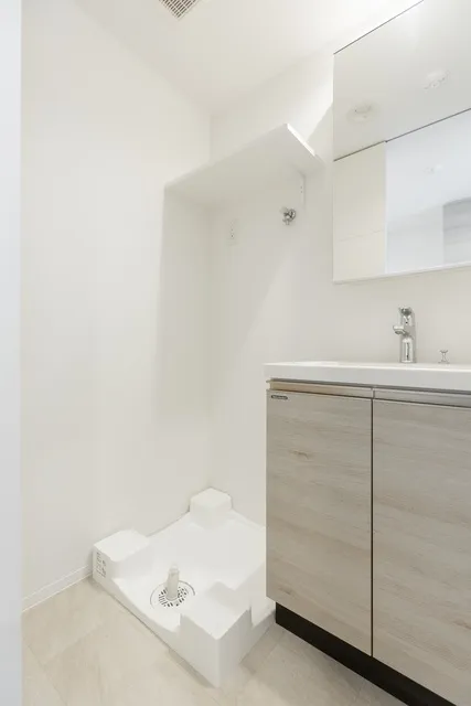 JPnoie Monzennakacho - Interior - ["Bathroom cabinet", "Cabinetry", "Building"]
