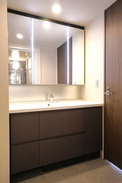 Brillia Ist Ueno Inaricho - Interior - ["Mirror", "Brown", "Tap"]