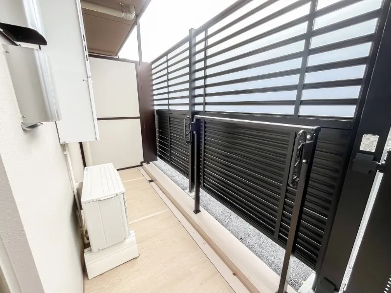 Prince Due Kamiya - Interior - ["Balcony", "Glass", "Metal"]