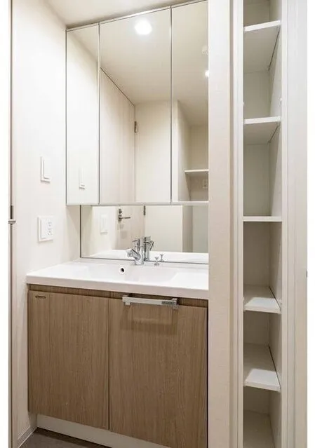 LUMIEC HONCHO EAST - Interior - ["Flooring", "Wood", "Bathroom cabinet"]