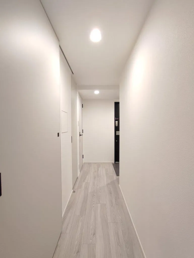 Cross Residence Takadanobaba - Interior - ["Building", "Door", "Fixture"]