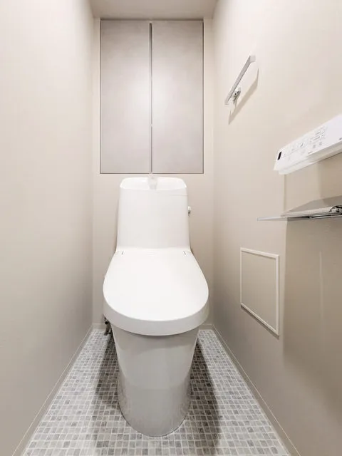 Baus Flats Kuramae - Interior - ["Toilet seat", "Toilet", "Flooring"]