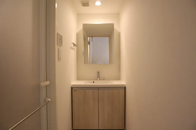 Atrio Flats Nakano - Interior - ["Mirror", "Building", "Fixture"]