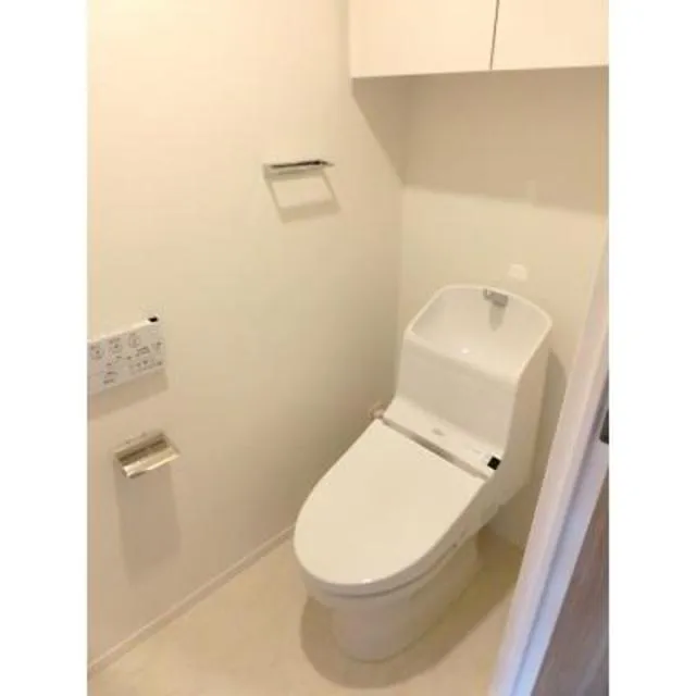 Park Axis Ochanomizu Hilltop - Interior - ["Toilet seat", "Toilet", "Building"]