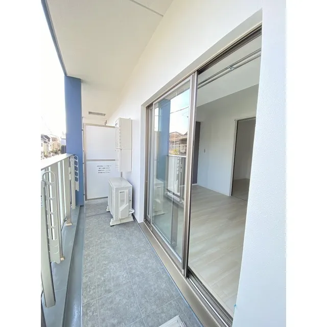 LIBR GRANT Haneda - Interior - ["Building", "Window", "Fixture"]