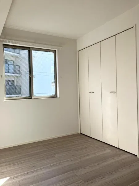 Lumiere Kaizukazaka - Interior - ["Property", "Window", "Building"]