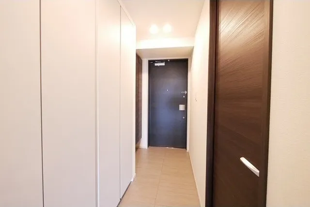 Comforia Shinjuku East Side Tower - Interior - ["Door", "Rectangle", "Fixture"]