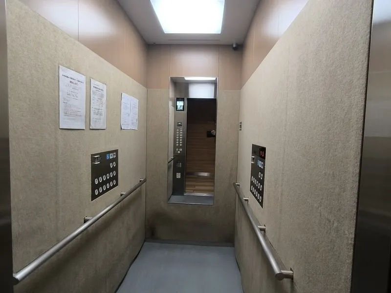 Livio Raison Chiyoda Iwamotocho Lugente - Other - ["Wood", "Flooring", "Floor"]