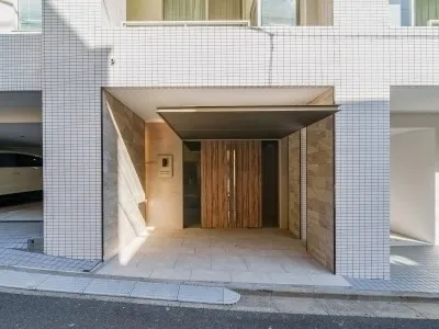 Cabin Arena Minami Aoyama - Exterior - ["Composite material", "Apartment", "Concrete"]