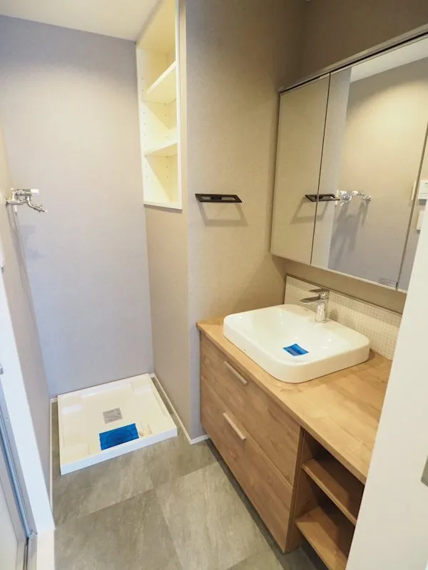 Residia Shinjuku East Ⅱ - Interior - ["Flooring", "Bathroom Sink", "Floor"]