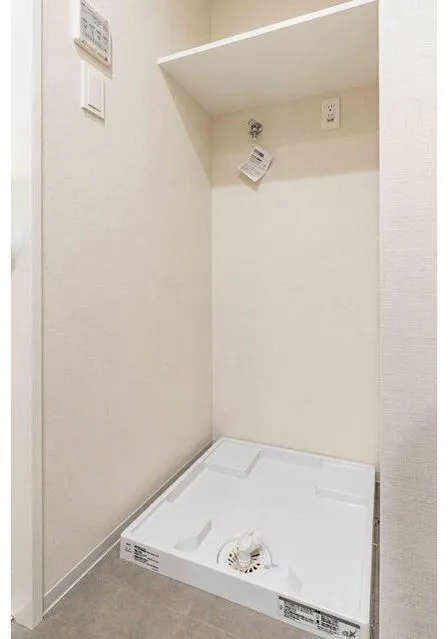 LUMIEC HONCHO EAST - Interior - ["Flooring", "Floor", "Plaster"]