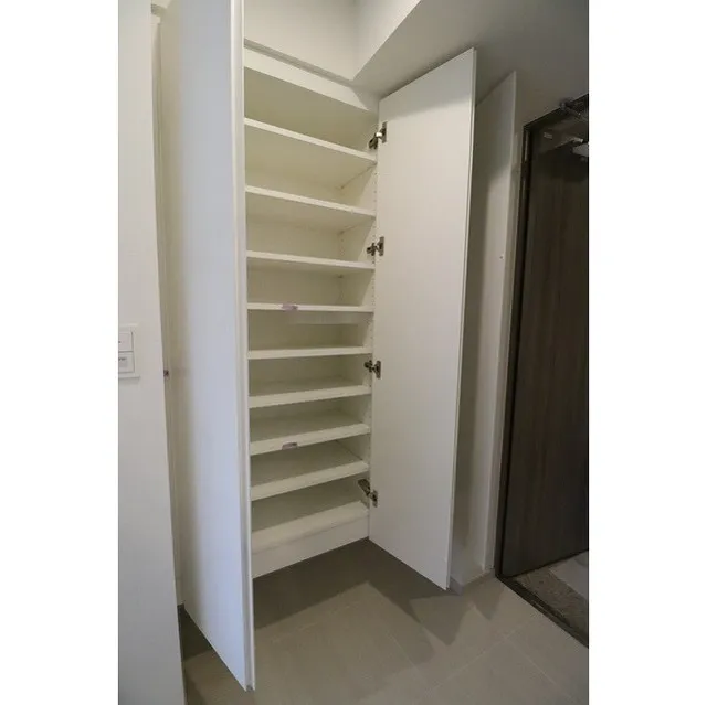 Comforia Morishita South - Interior - ["Fixture", "Wood", "Building"]