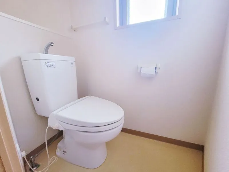 Prele Duc Yoga - Interior - ["Toilet seat", "Toilet", "Plumbing fixture"]
