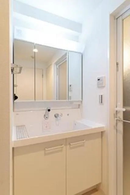 Moana Kinshi Park - Interior - ["Bathroom", "Room", "Property"]