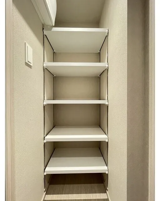 Season Flats Omorinishi - Interior - ["Shelving", "Floor", "Shelf"]