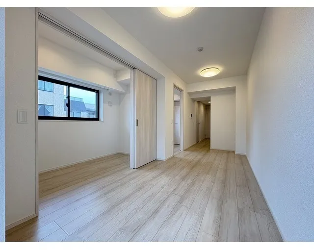 Due Oku - Interior - ["Flooring", "Floor", "Wood"]