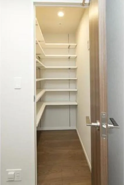 Merukumaru Keio Sasazuka Residence - Interior - ["Door", "Fixture", "Wood"]