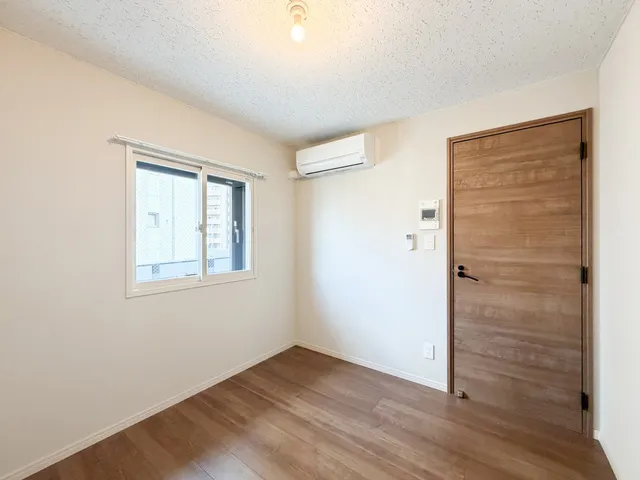 Preasvelta Minowa - Interior - ["Wood flooring", "Flooring", "Wood"]