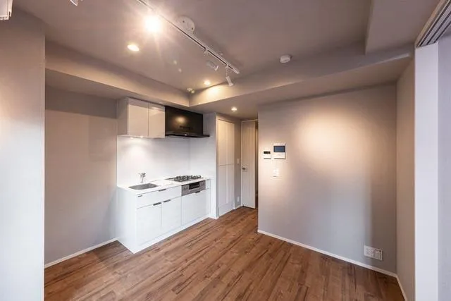 La Perla Takanawa - Interior - ["Countertop", "Cabinetry", "Property"]