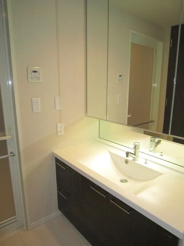 Concieria Nishi Shinjuku TOWER'S WEST - Interior - ["Bathroom Sink", "Interior design", "Flooring"]