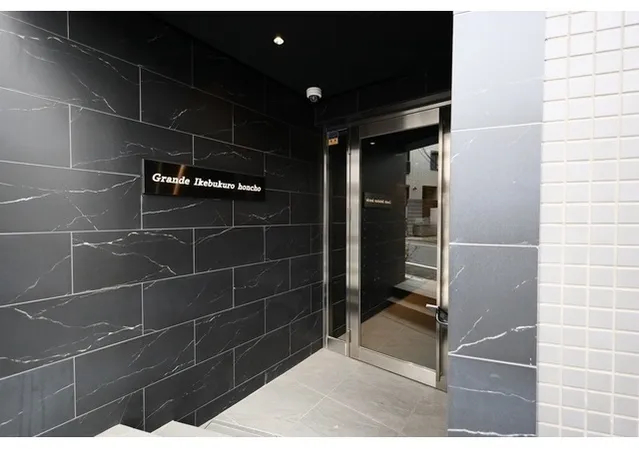Grande Ikebukuro Honcho - Exterior - ["Floor", "Flooring", "Glass"]