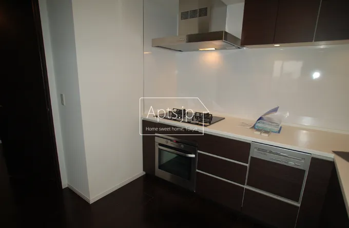 Park Cube Meguro Tower - Interior - ["Room", "Property", "Furniture"]