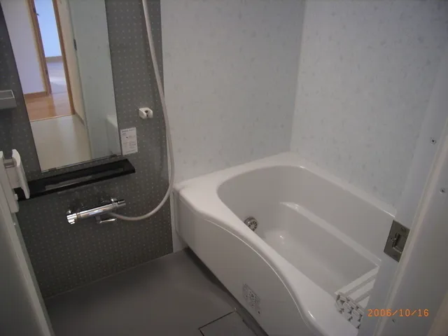 Fine Crest Kamimeguro - Interior - ["Bathtub", "Plumbing fixture", "Bathroom"]