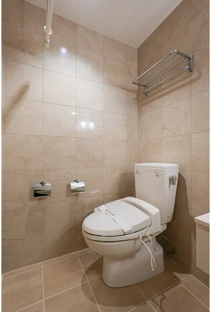 Frontier Residence The Tower Shinagawa - Interior - ["Toilet seat", "Toilet", "Bathroom"]