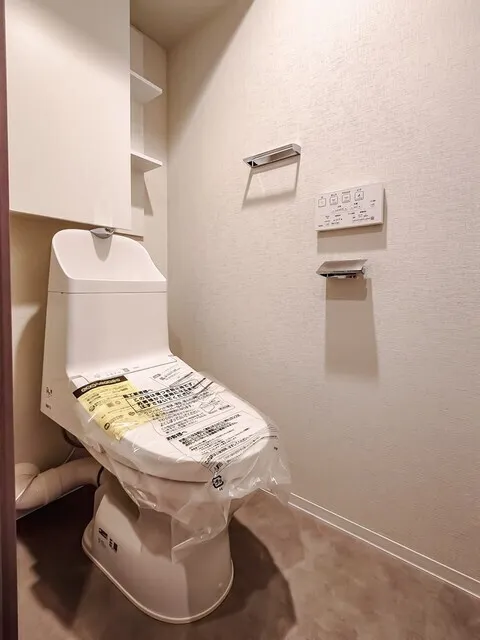 Brookside Residence Kiba - Interior - ["Toilet seat", "Toilet", "Plumbing fixture"]