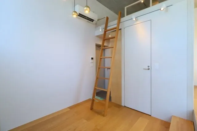 VILLETTA KOMAGOME - Interior - ["Wood", "Flooring", "Floor"]