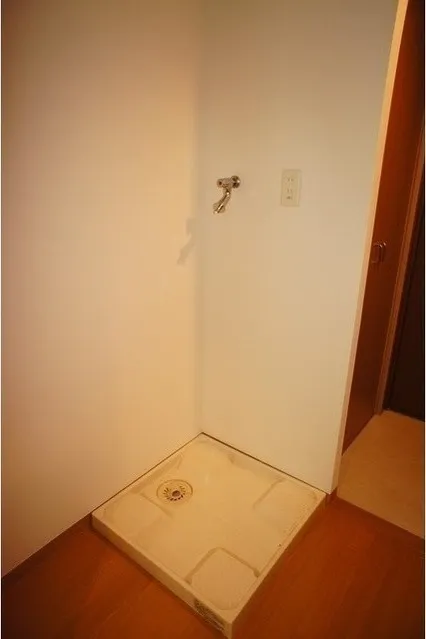 Sereno Shinagawa - Interior - ["Building", "Door", "Wood"]