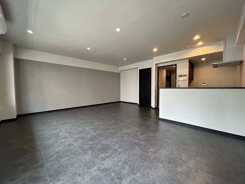 Shiba Park Apartment - Interior - ["Property", "Building", "Lighting"]