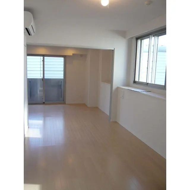 Breezvale Higashiyama - Interior - ["Window", "Building", "Fixture"]