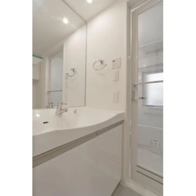 Park Axis Tameike-Sanno - Interior - ["Mirror", "Sink", "Property"]