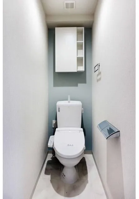 Alpha Prime Toyocho - Interior - ["Toilet seat", "Toilet", "Plumbing fixture"]