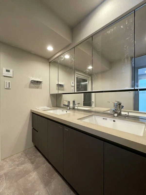 Lumiec Kinshicho - Interior - ["Interior design", "Flooring", "Plumbing fixture"]