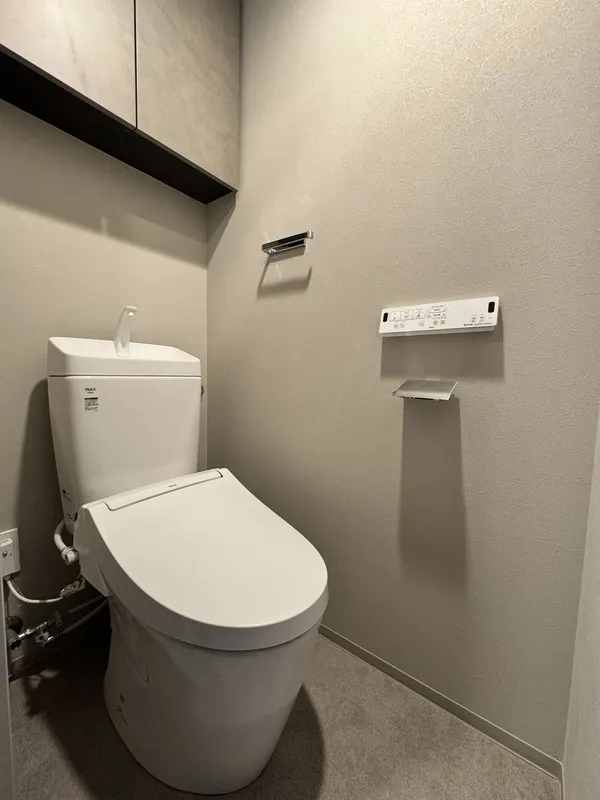 Rumique Monzen-Nakacho - Interior - ["Toilet seat", "Plumbing fixture", "Toilet"]
