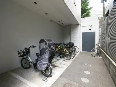Cabin Arena Minami Aoyama - Other - ["Wheel", "Tire", "Bicycle wheel"]