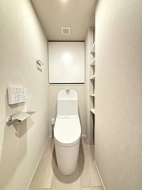 Stilio Sakurashinmachi - Interior - ["Toilet seat", "Toilet", "Flooring"]