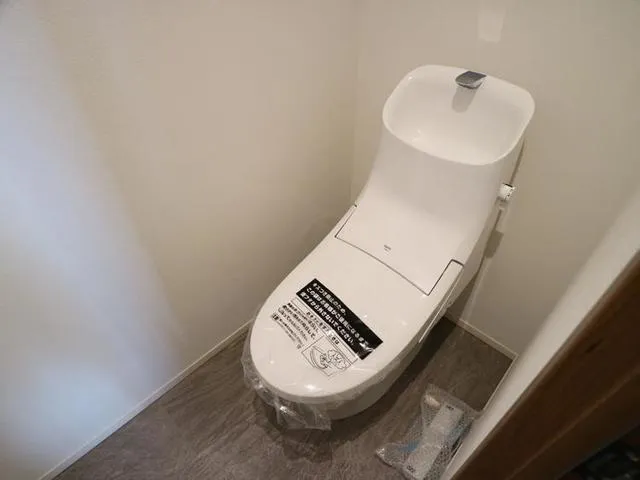 The Verlux Takanawa - Interior - ["Toilet seat", "Toilet", "Plumbing fixture"]