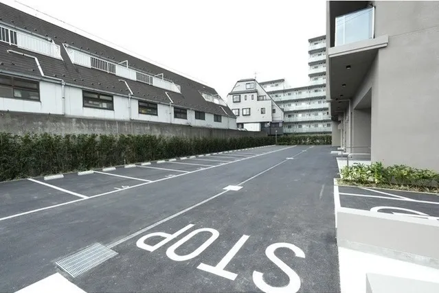 La Tierra Otorii - Other - ["Asphalt", "Lane", "Parking lot"]