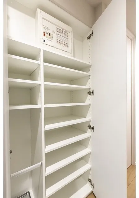 LIBR GRANT Nishi Shinjuku WEST - Interior - ["Shelf", "Shelving", "Wood"]