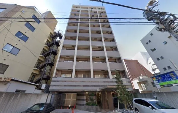 Stage Grande Hongo - Exterior - ["Land vehicle", "Sky", "Building"]