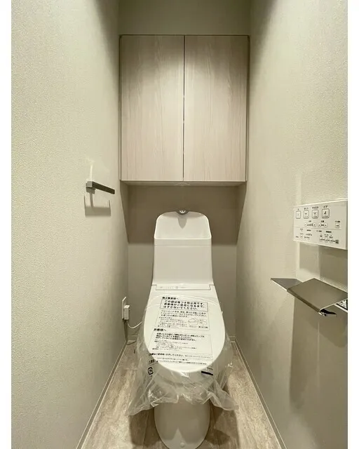 Season Flats Omorinishi - Interior - ["Toilet seat", "Toilet", "Plumbing fixture"]