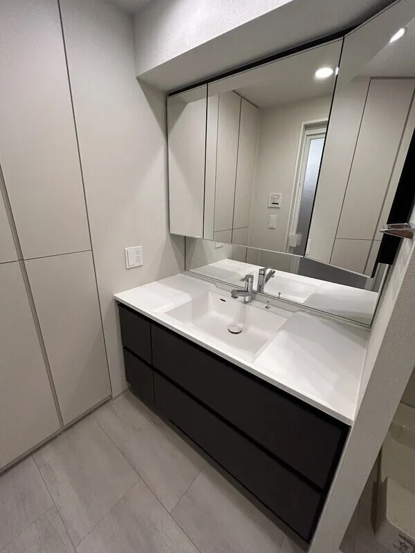 Blanchiesta Kiba - Interior - ["Bathroom Sink", "Bathroom cabinet", "Flooring"]