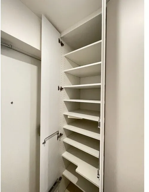 Comforia Nakakasai - Interior - ["Wood", "Interior design", "Shelving"]